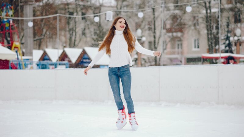 Zimowa rozrywka dla miłośników łyżwiarstwa: powrót lodowiska do Parku Zdrojowego