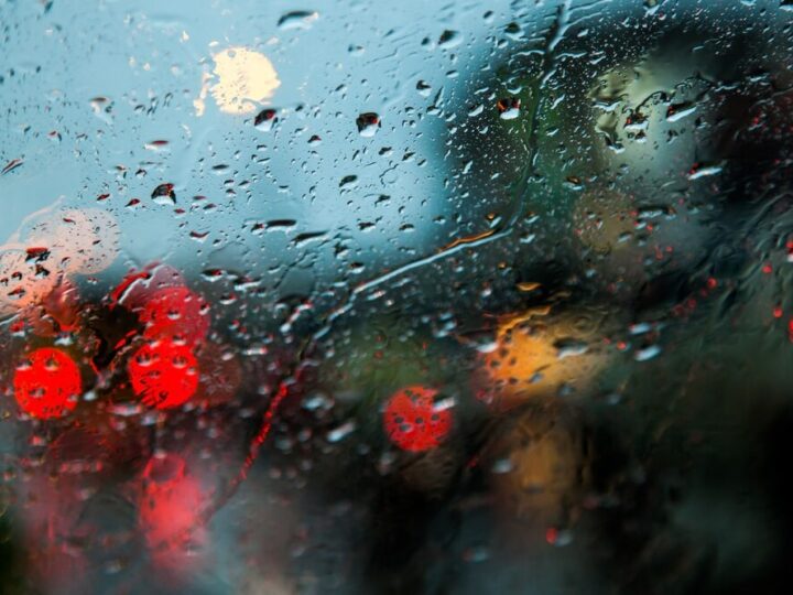 Gęsta mgła: Alert meteo pierwszego stopnia w powiecie piaseczyńskim