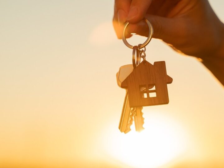 Nowe boisko szkolne w Słomczynie zyska nowy wygląd dzięki podpisanej umowie