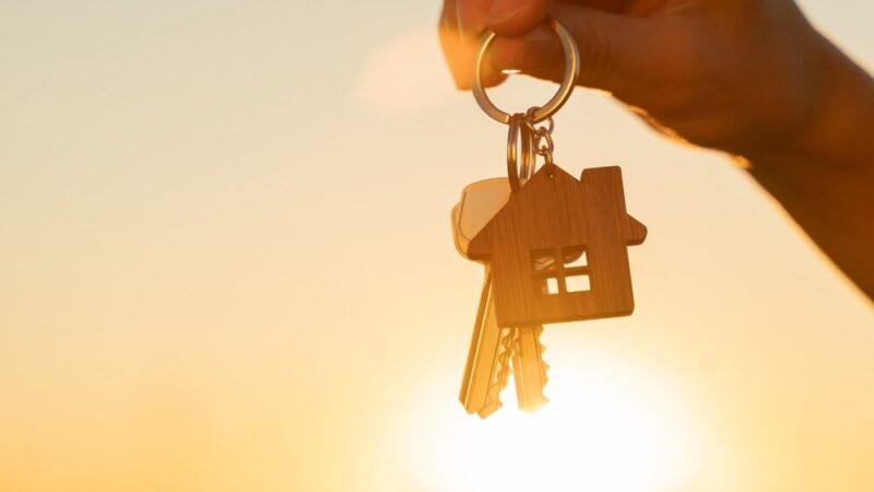 Nowe boisko szkolne w Słomczynie zyska nowy wygląd dzięki podpisanej umowie