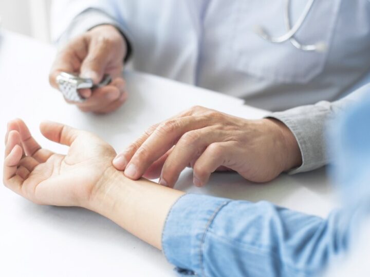 Nabór na telemedyczne opaski bezpieczeństwa dla seniorów – zgłoszenia do 8 maja