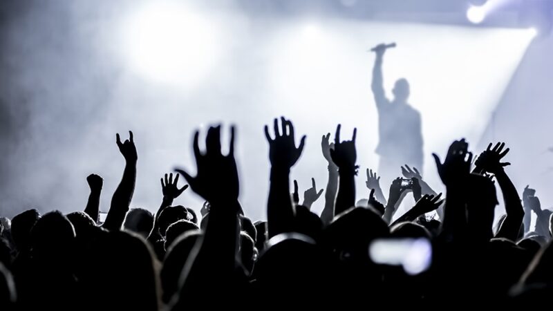 Tysiące fanów bawiło się na Muzycznym Pożegnaniu Lata z Oskarem Cymsem i Kayah